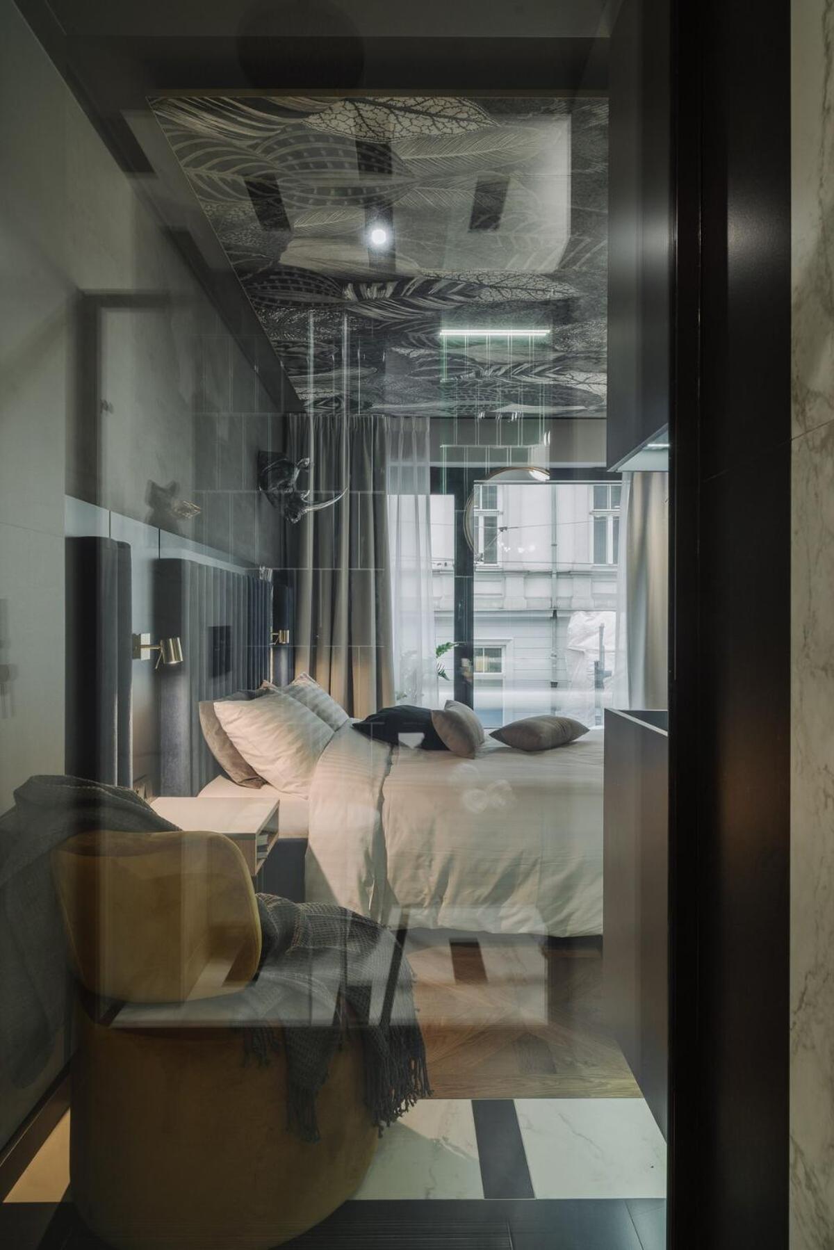 Elegant Studio